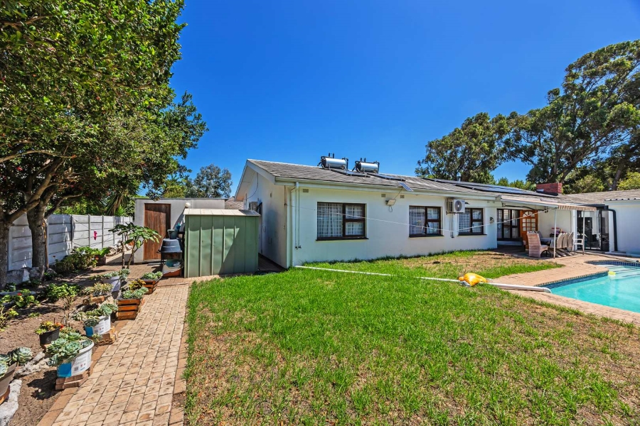 5 Bedroom Property for Sale in Panorama Western Cape